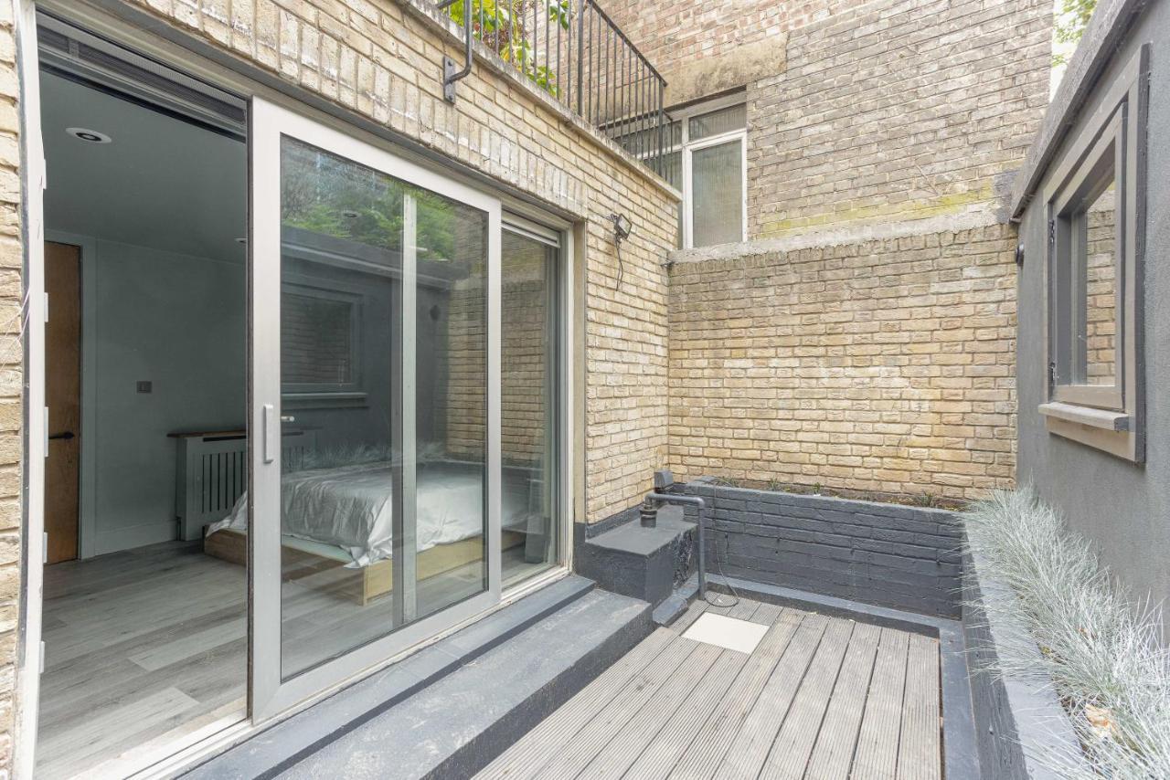 189a Caledonian Road, London, N1 0sl *