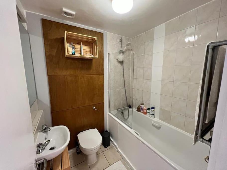 Double Or Twin In A Sharing House Zone 2 London