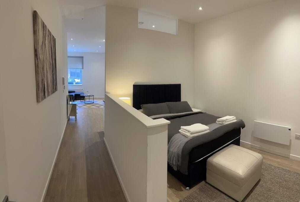 Spacious Flat, Fast Wifi, Free Parking *