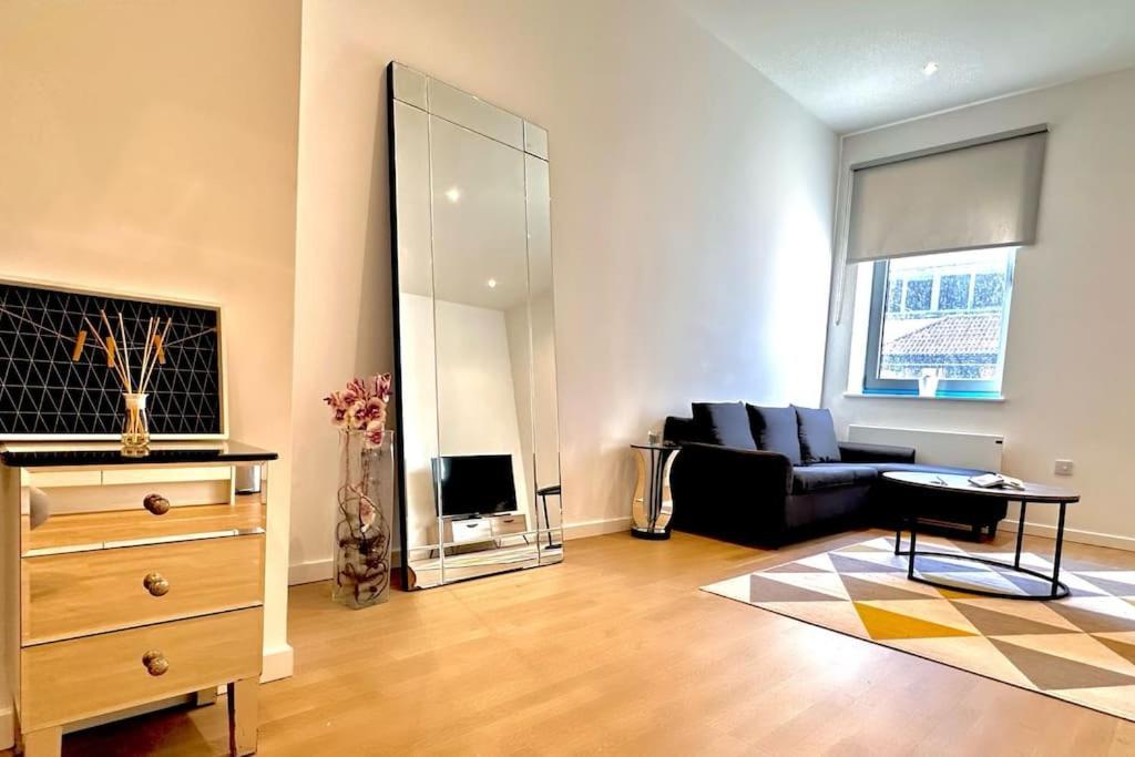 Spacious Flat, Fast Wifi, Free Parking Apartment