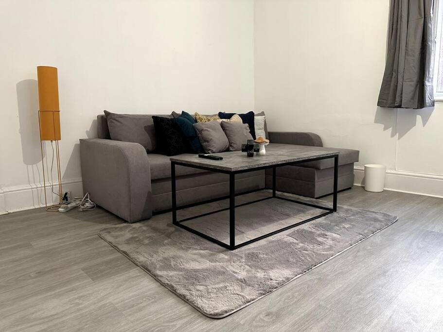 Incredible 2 Bedroom On Tower Bridge