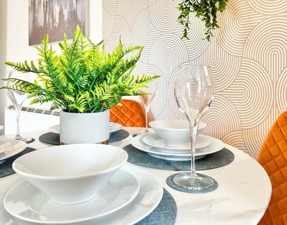 Weekly Or Monthly - Relocation & Business - 4 Guests - By Hofin Stays Short Lets & Serviced *