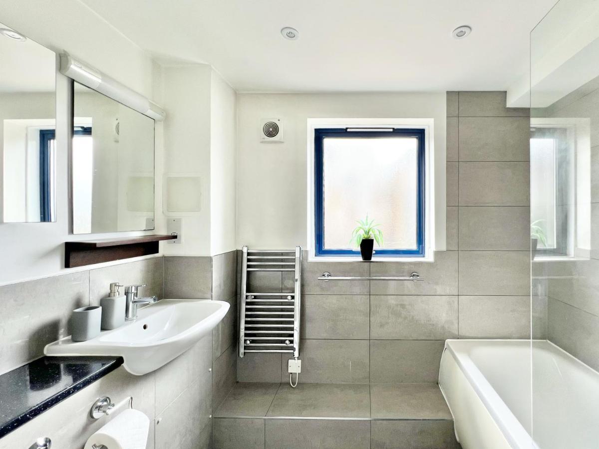 Weekly Or Monthly - Relocation & Business - 4 Guests - By Hofin Stays Short Lets & Serviced