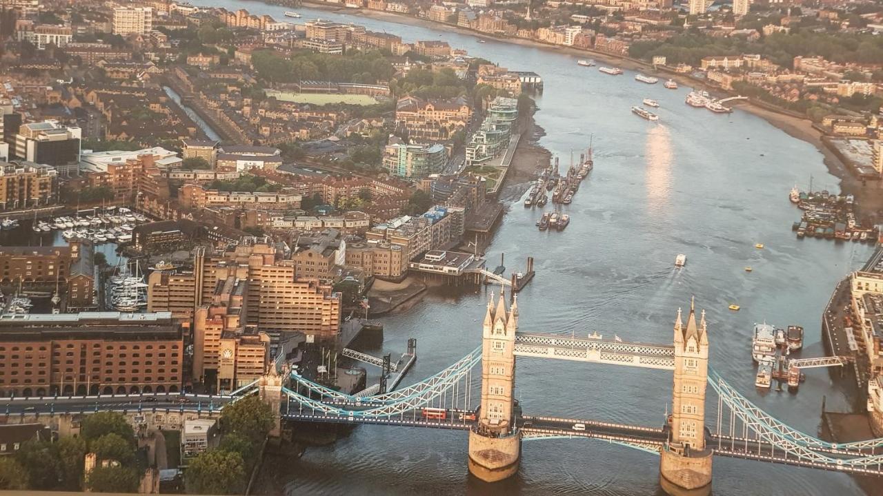 Homestay Two Stunning Bedrooms & Private Balcony & River View London