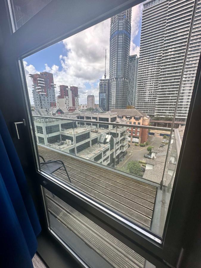 Appartement New Two Bedroom With Balcony Londen