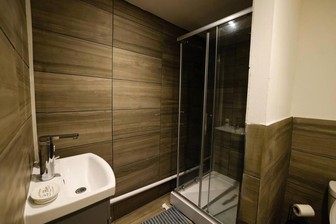 3 Bedroomflat-free Parking-wifi-parking-8people * Londres