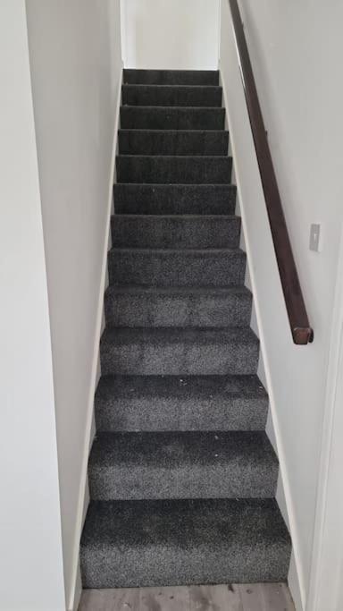 Coolfin House-close To Excel, Contractors, Relocators, Paid Parking Сasa de vacaciones