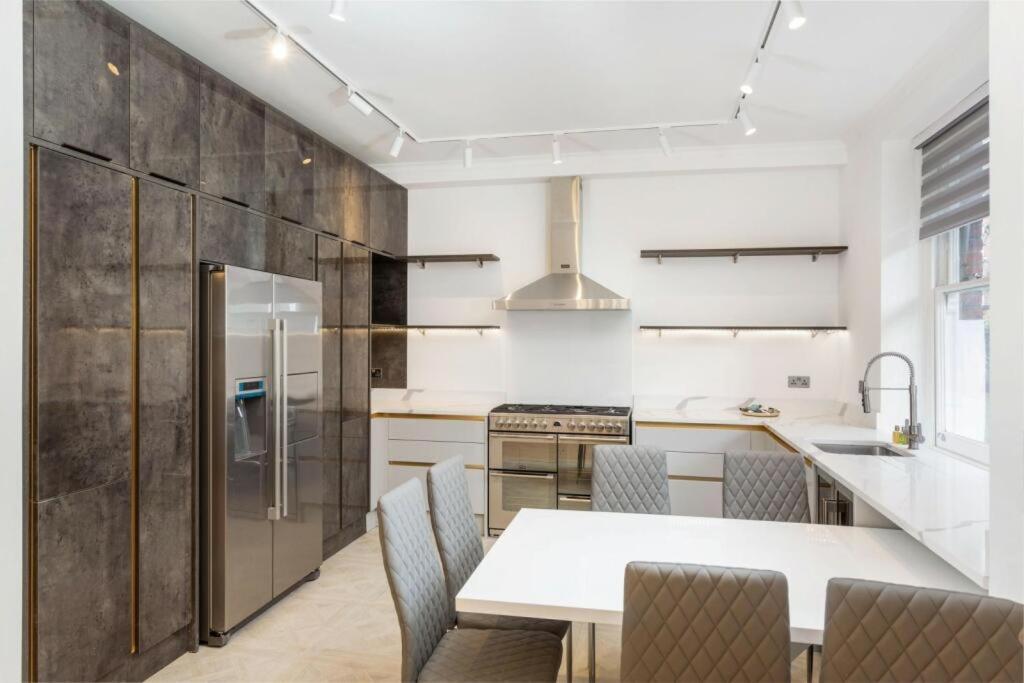 Modern Chelsea Flat, 3bd 2bath, With Parking Apartamento Londres