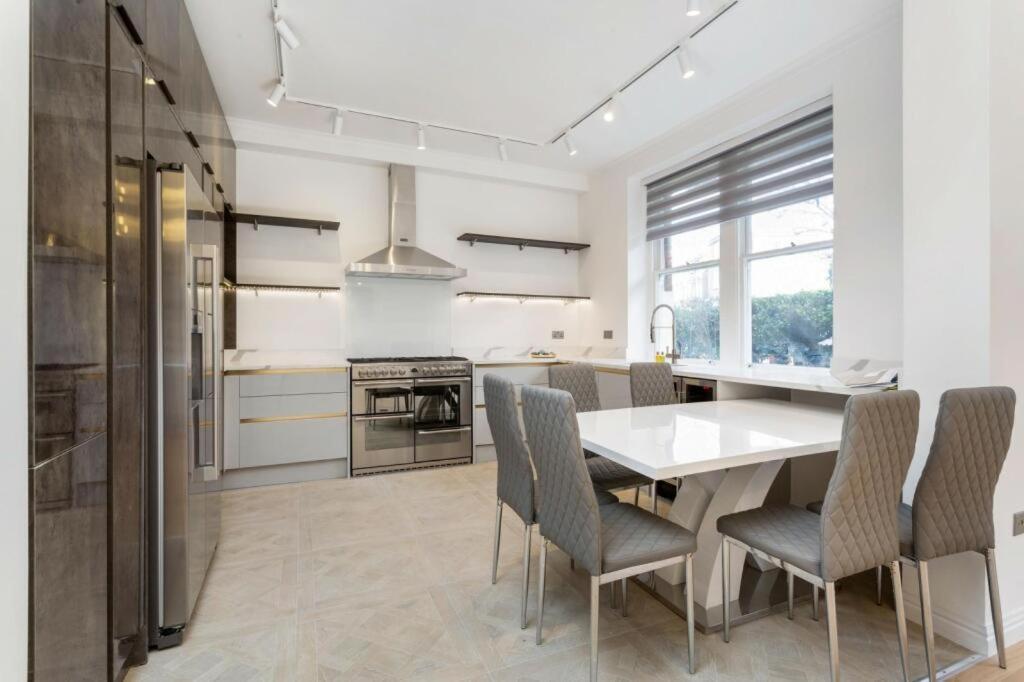 Modern Chelsea Flat, 3bd 2bath, With Parking * Londres