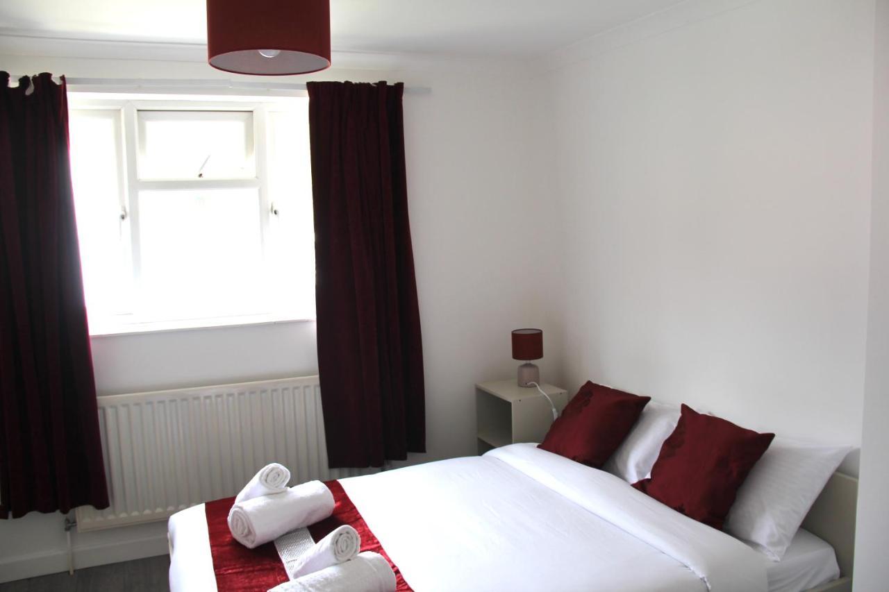 Сasa de vacaciones Coolfin House-close To Excel, Contractors, Relocators, Paid Parking