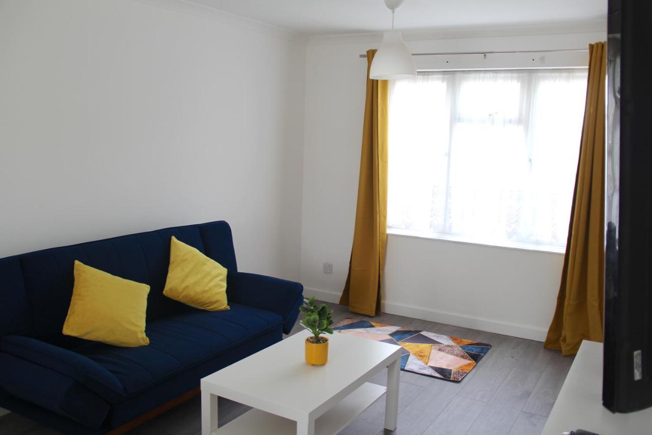 Сasa de vacaciones Coolfin House-close To Excel, Contractors, Relocators, Paid Parking Londres