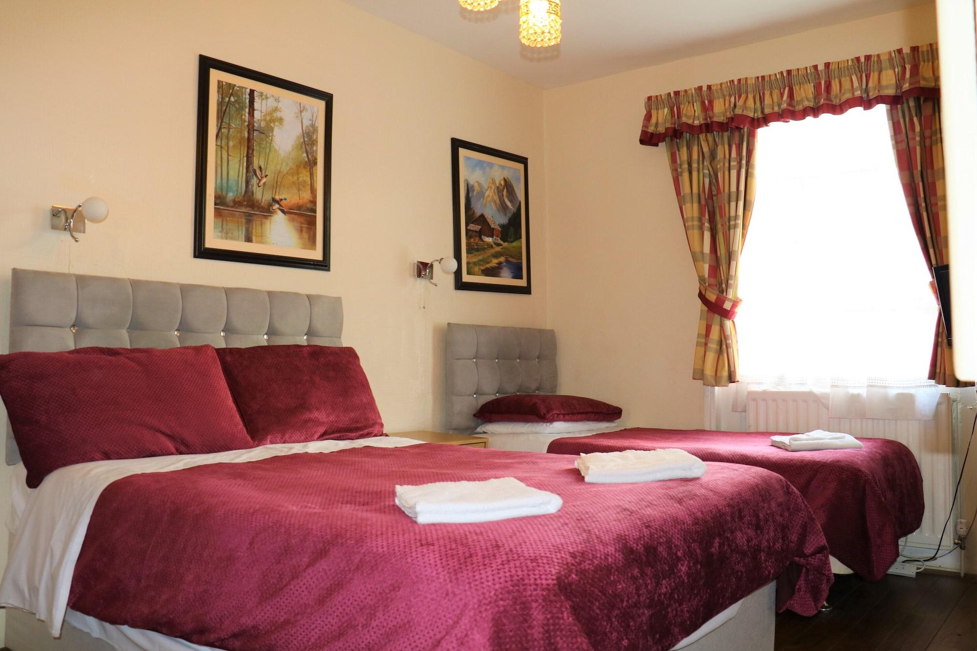 Barry House 3*