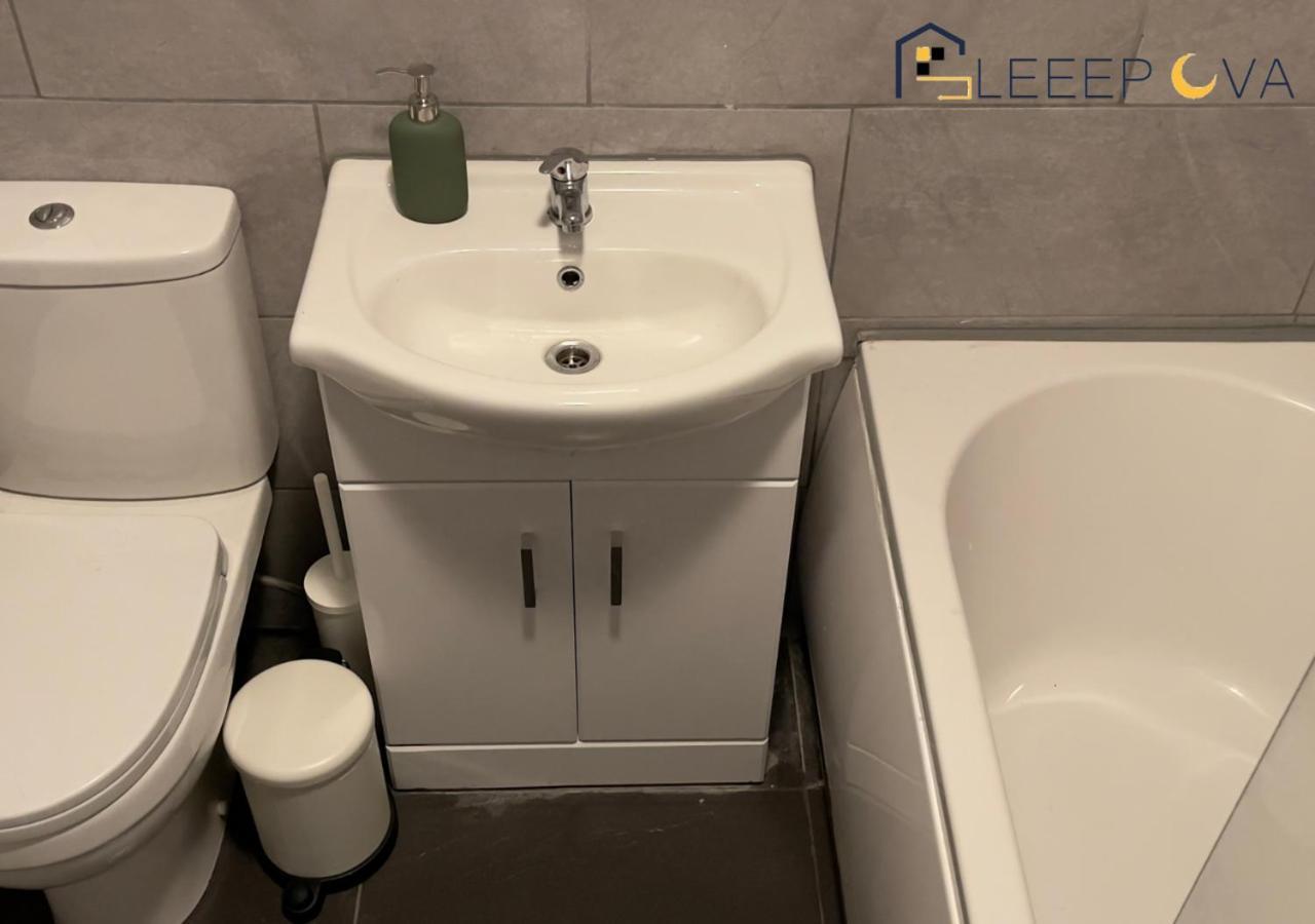 Premium Offers L Last-Minute Escape L Luxury & Spacious 2 Bedroom Flat Families Business Relocation Sleepova Short Lets & Serviced Accommodation * Londres