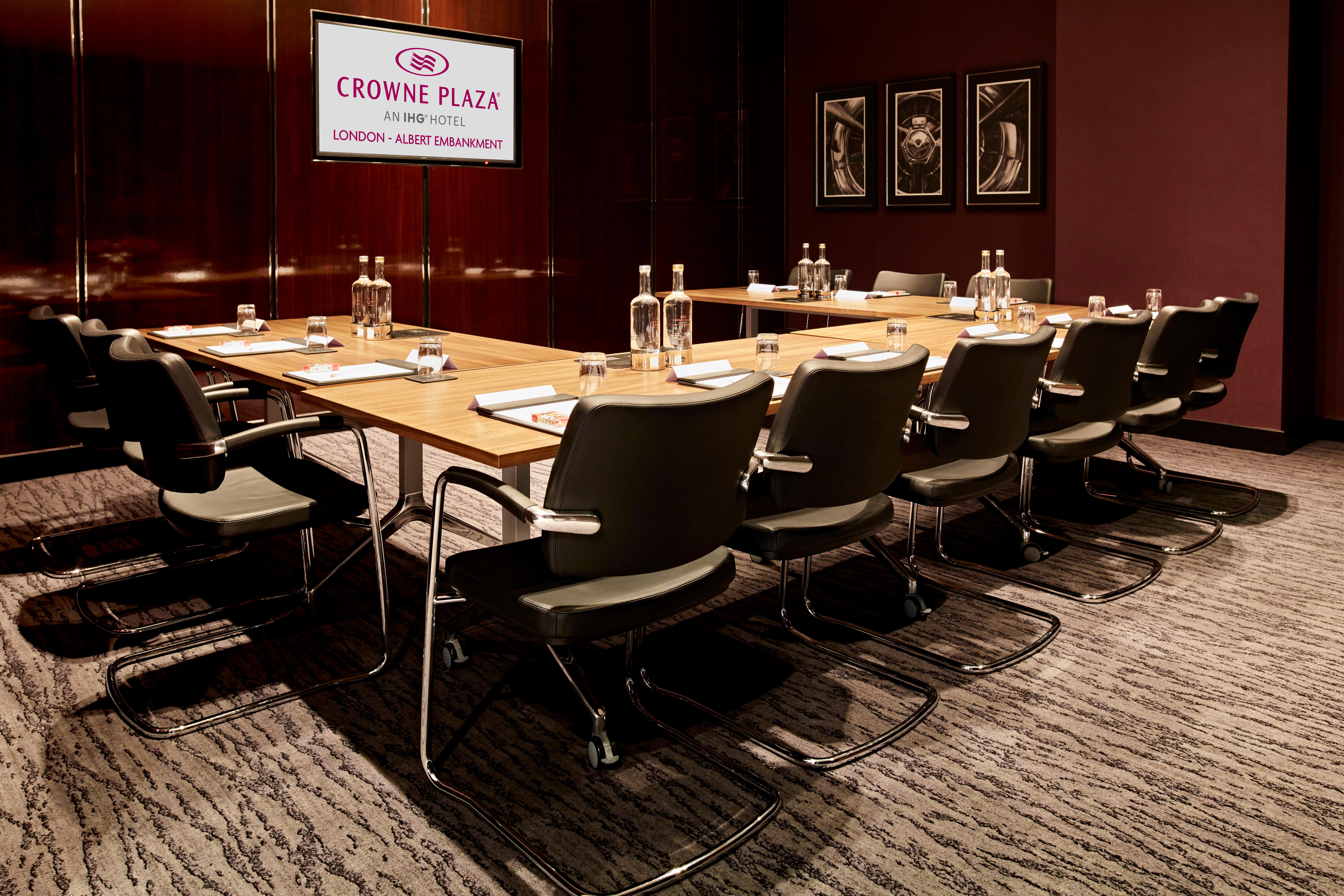Hotel Crowne Plaza - - Embankment 4*