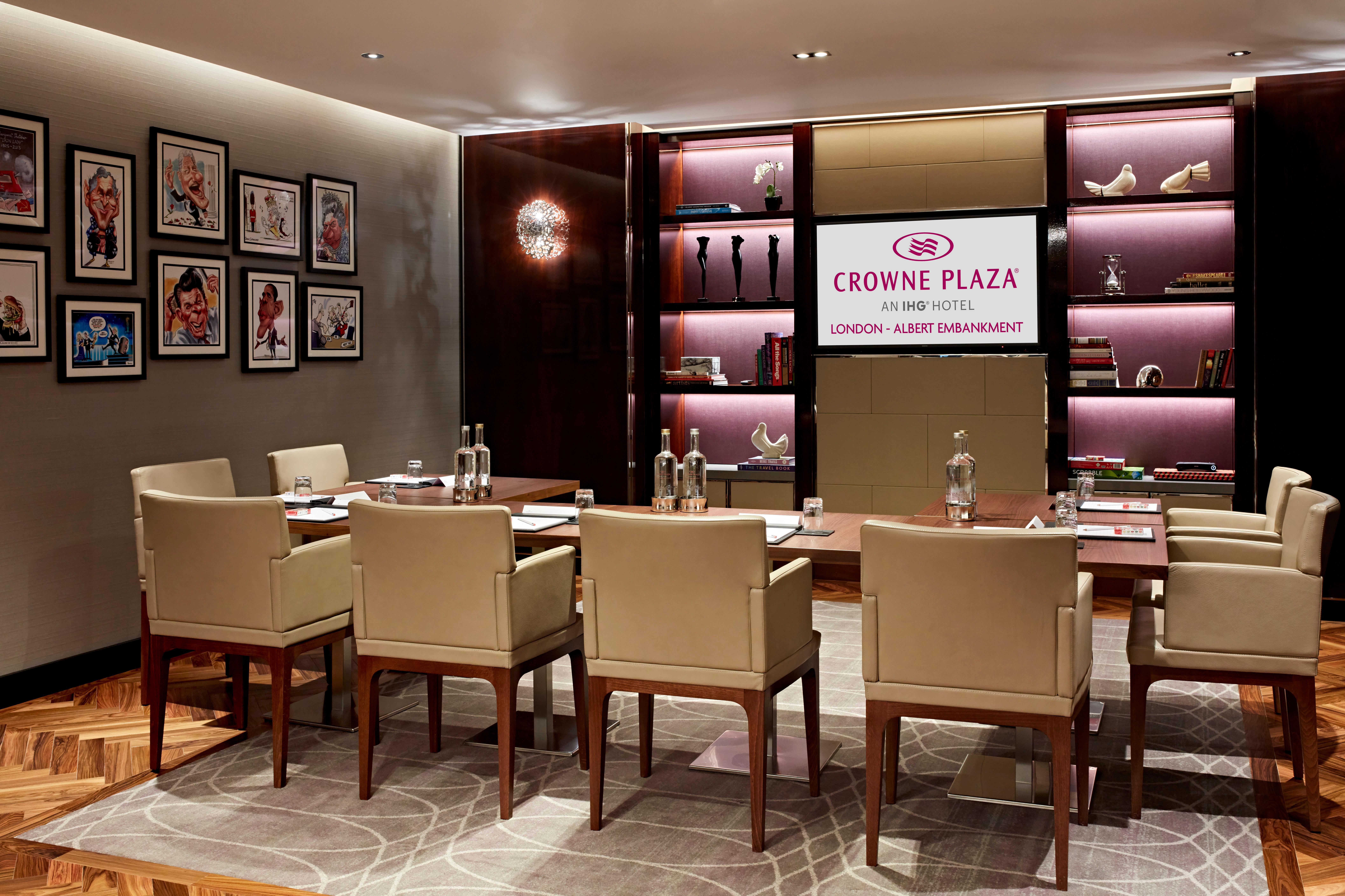 Hotel Crowne Plaza - - Embankment 4*