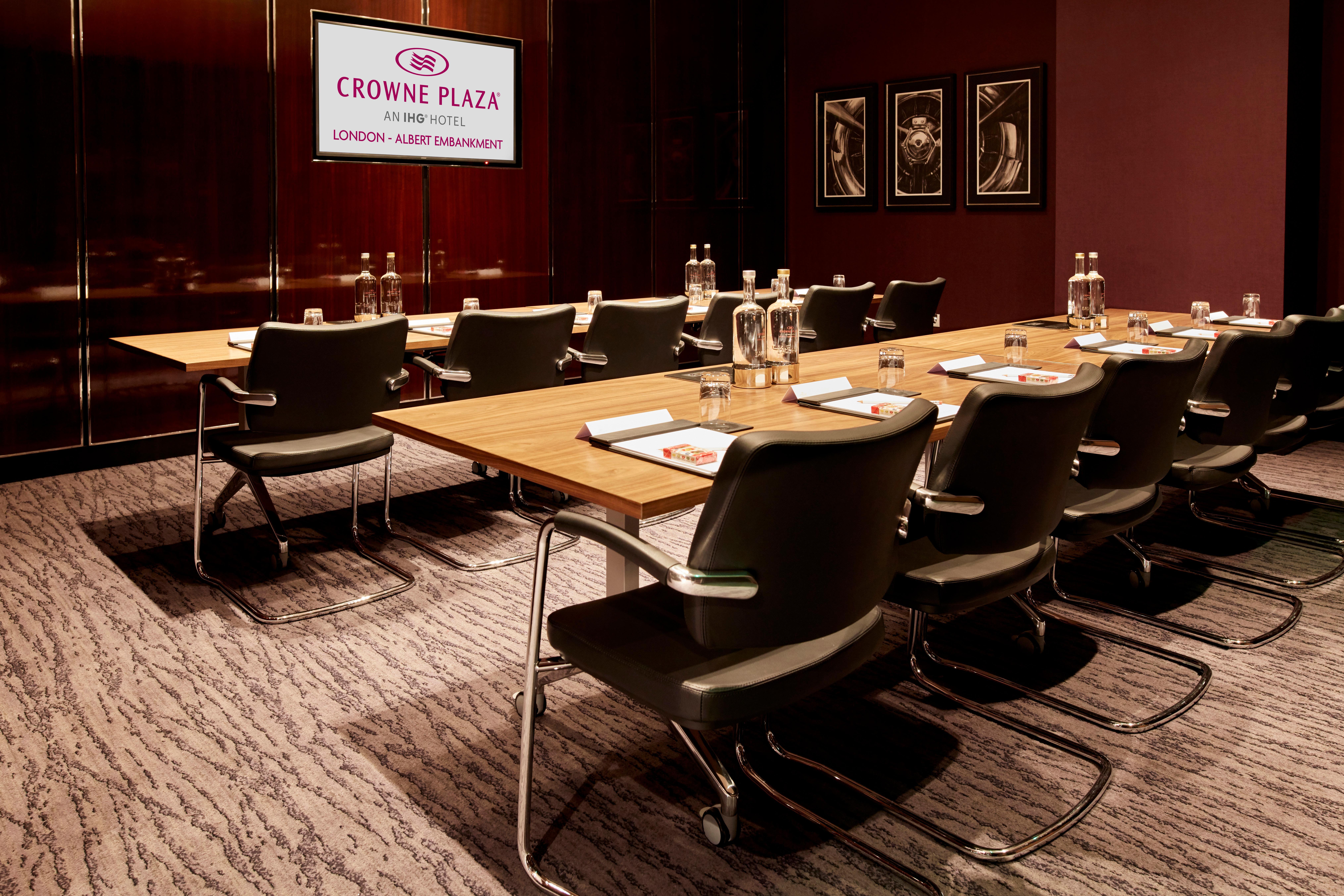 Crowne Plaza - - Embankment Hotel 4*