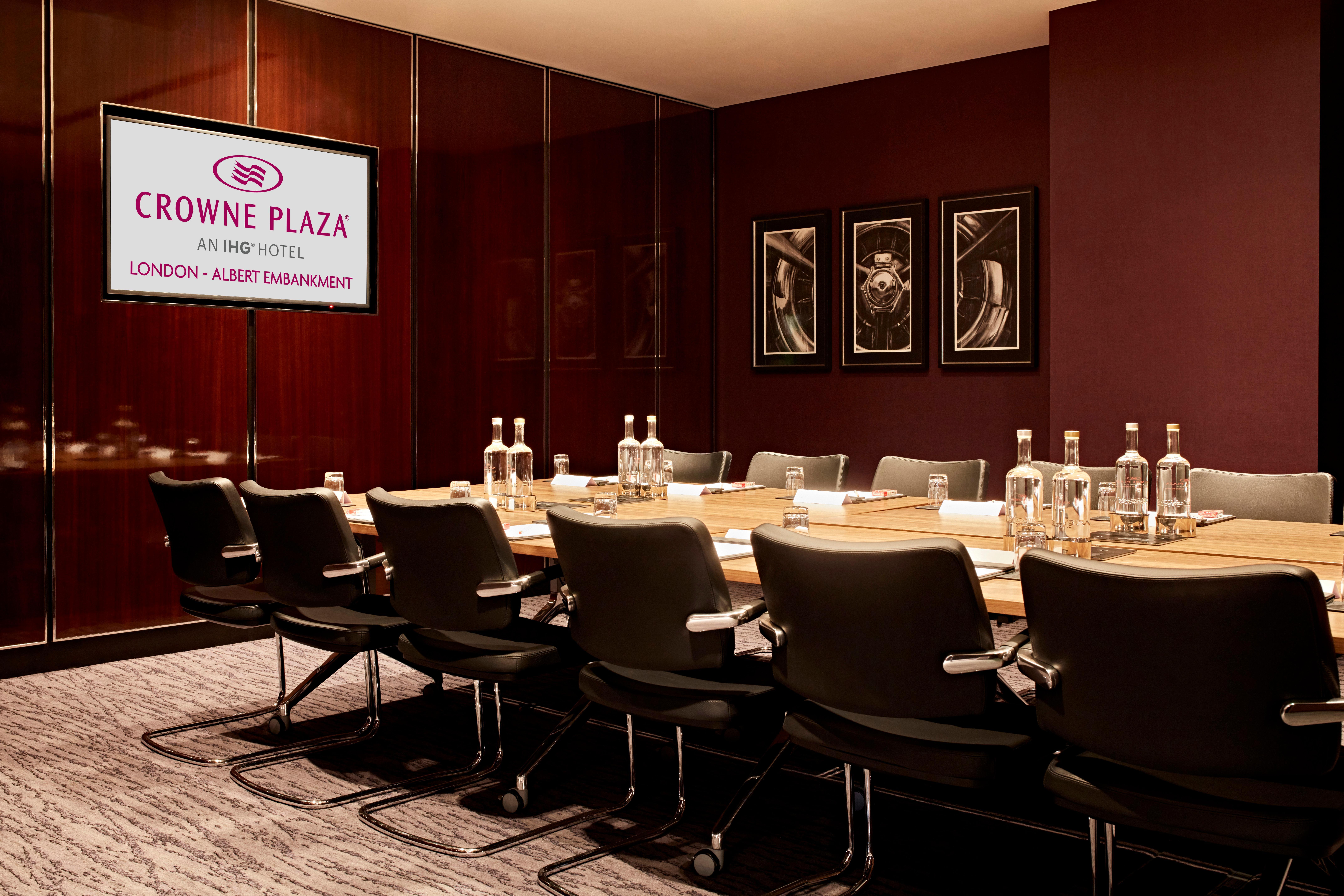 Crowne Plaza - - Embankment Hotel 4*