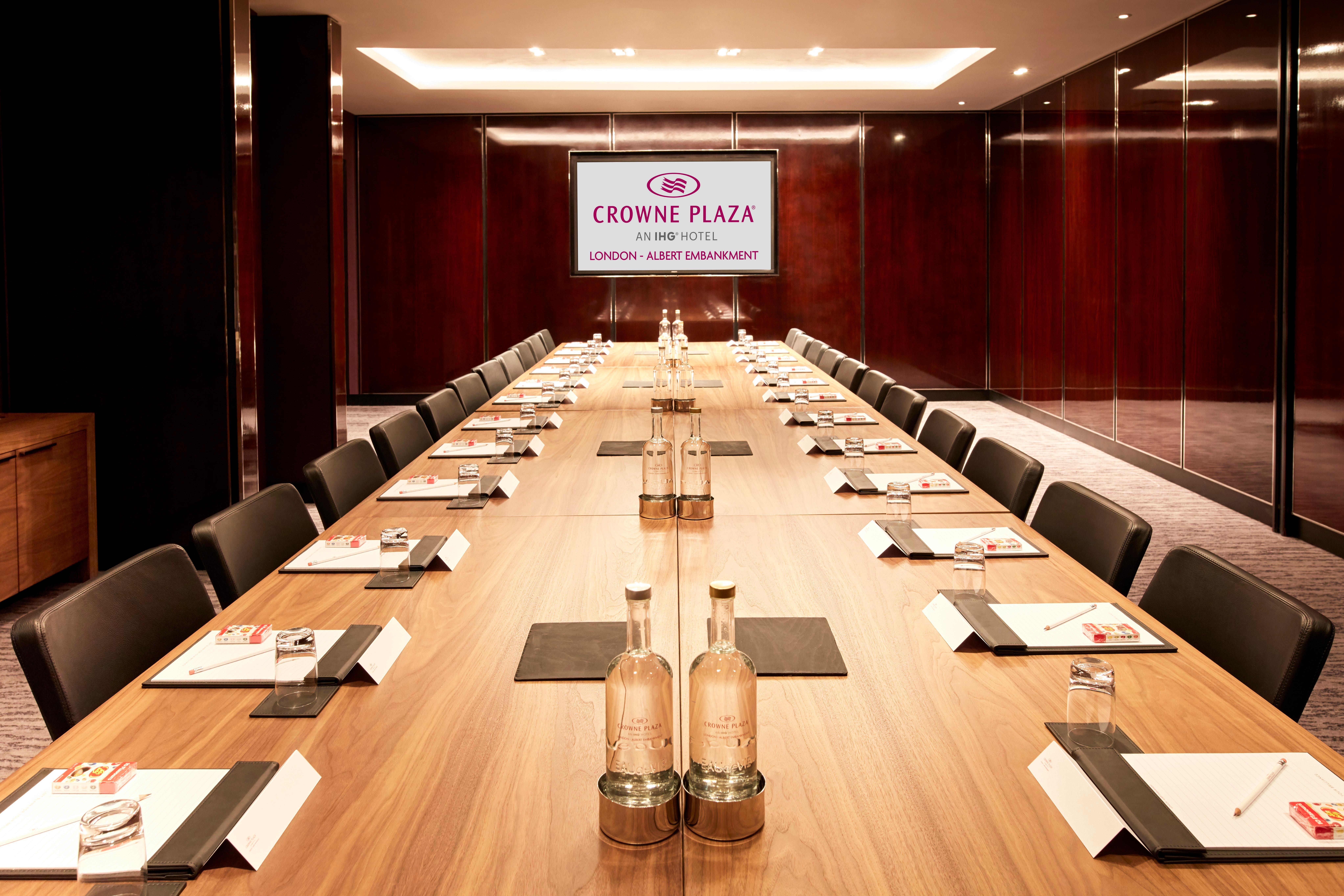 Crowne Plaza - - Embankment Hotel