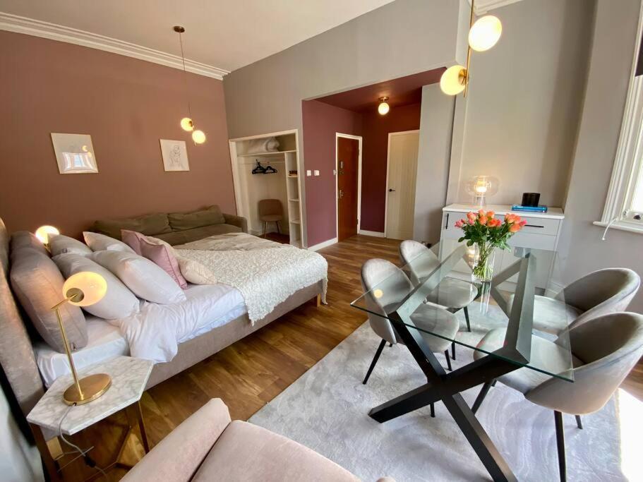 For 3 Near Regents Park N5 * Londres