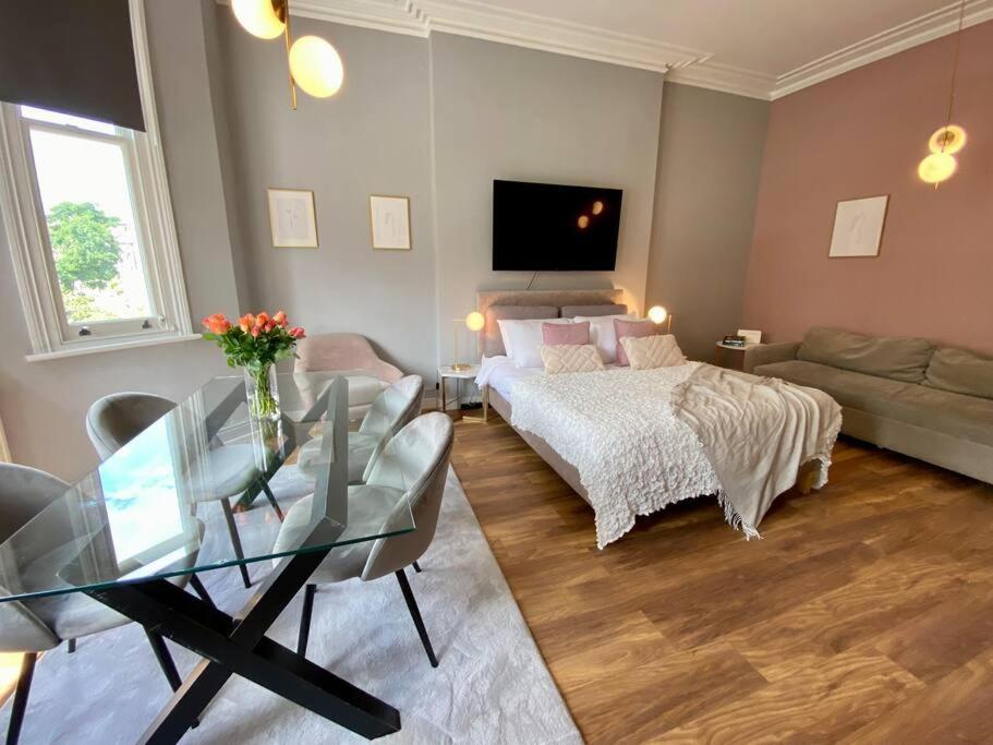 For 3 Near Regents Park N5 * Londres