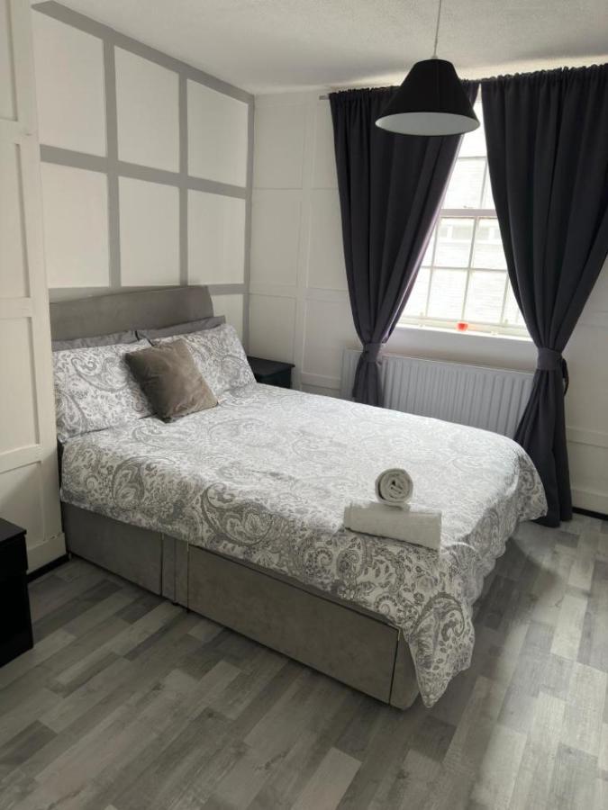 Central Location, Close To Bars Restaurants And Train Stations Habitación en casa particular *
