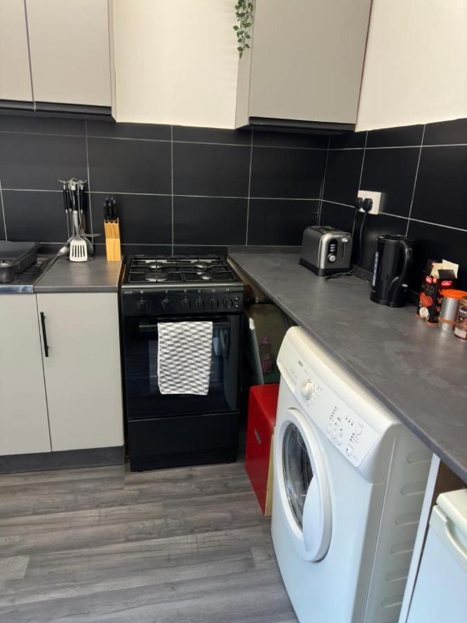 Habitación en casa particular Central Location, Close To Bars Restaurants And Train Stations *