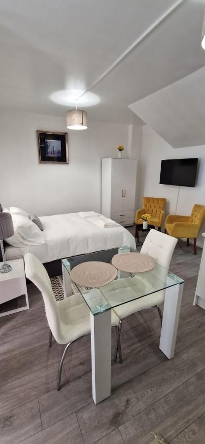 Studio Flat In *
