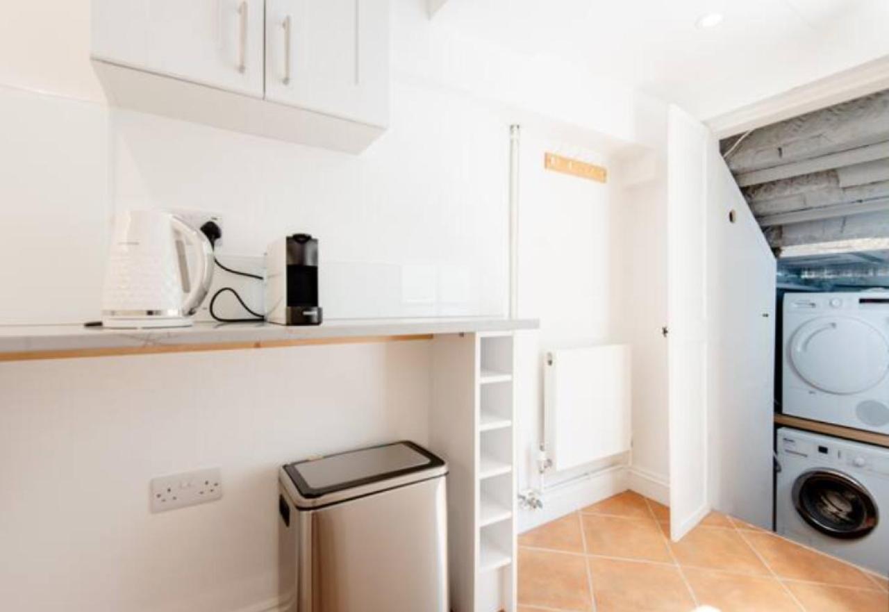 Well-positioned Flat Londres