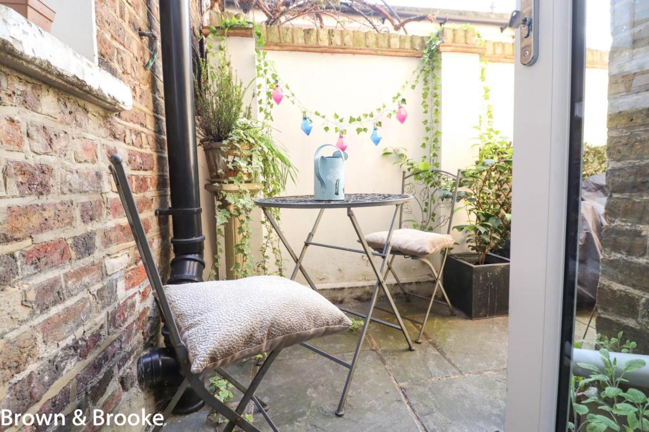 Victorian Charm: Spacious 3-bed Near Attractions * Londres