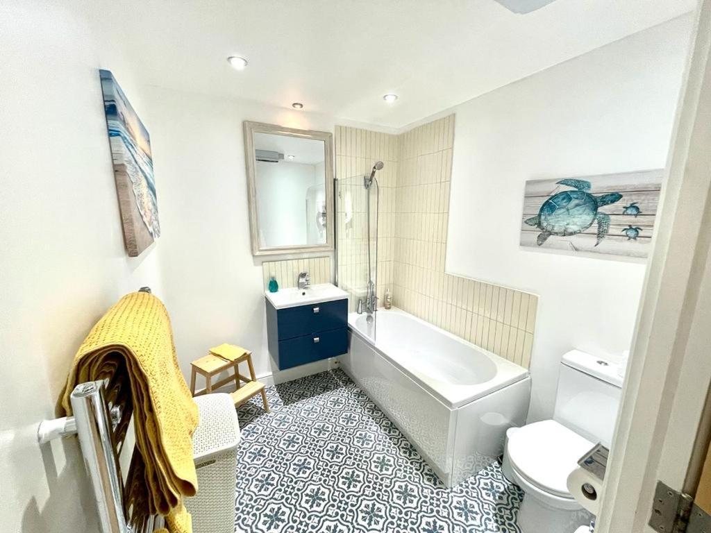 Cosy 1 Bedroom With Balcony Near Chiswick Apartamento