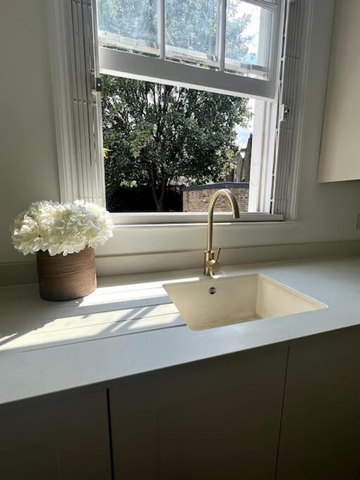Stunning Two Bed Flat In Angel Apartment London