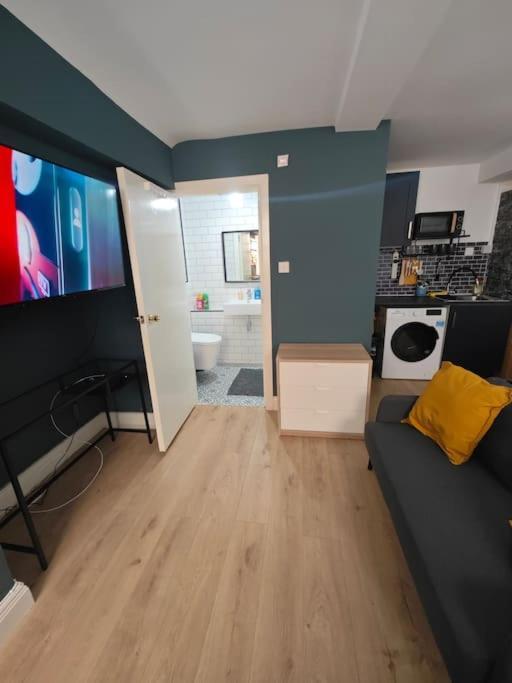 New Studio Flat In Old Street - Zone 1 *