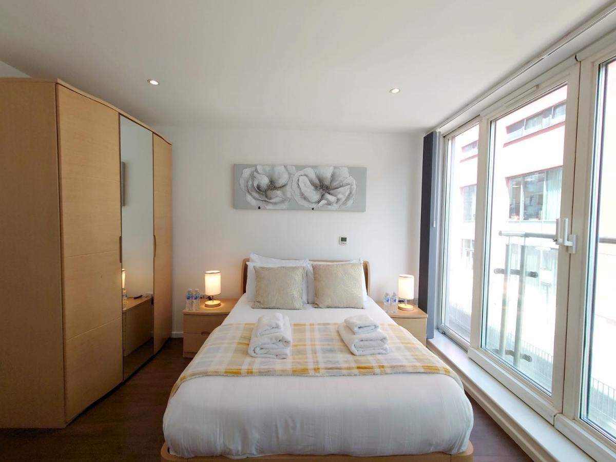 Fully Serviced Two Bed By Excel & O2 Appartement