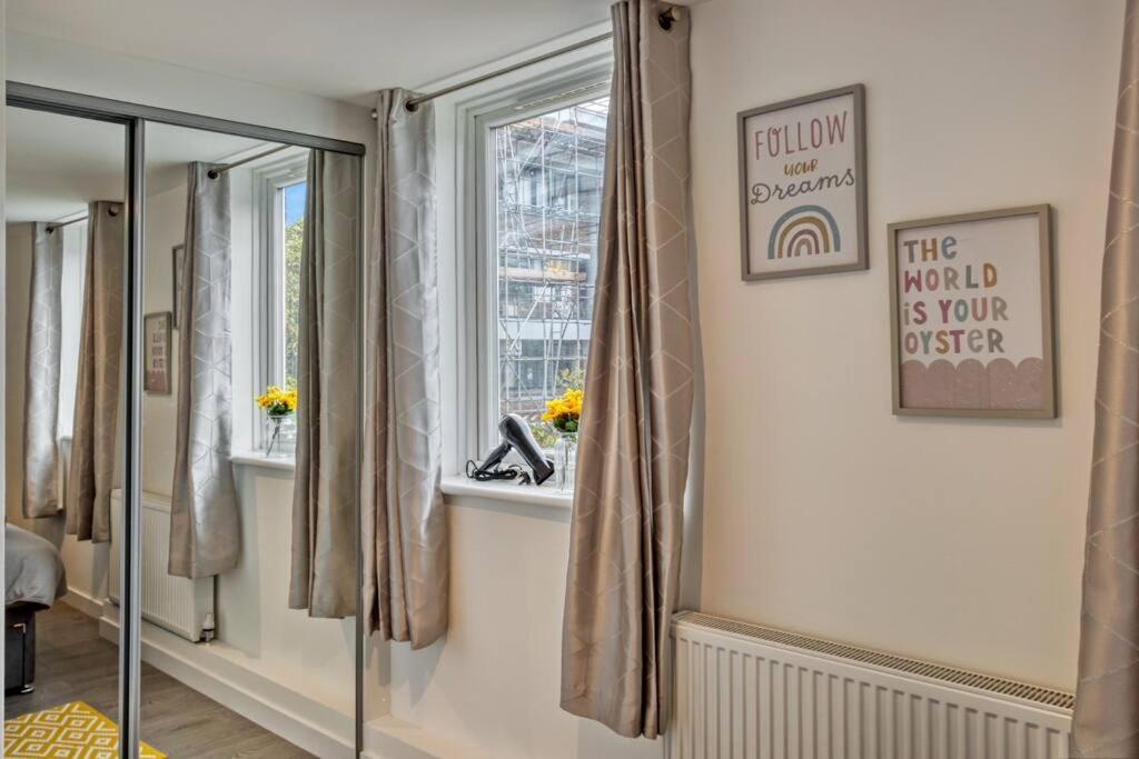 Apartamento Hidden Gem In Battersea W/ Free Parking Londres