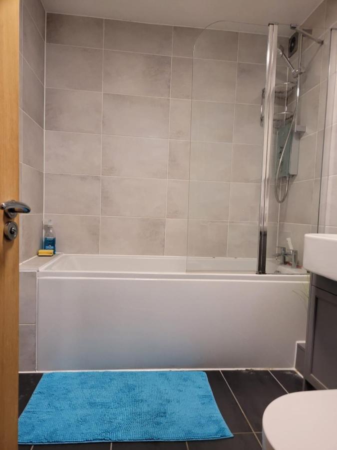 Comfortable Two Bedroom Modern Apartamento Londres