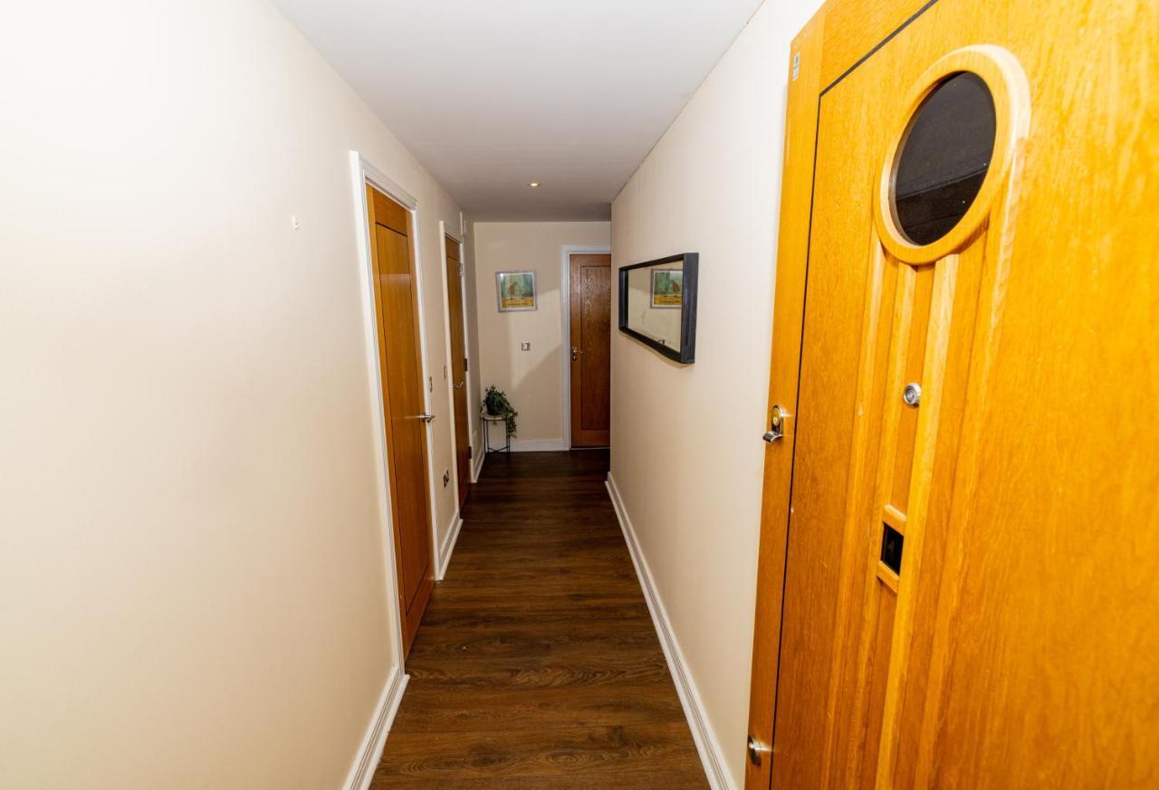 Two Bed Near Canary Wharf * Londres