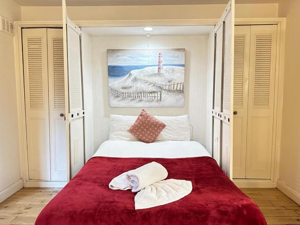 Lovely Studio Flat Cromwell Road * London
