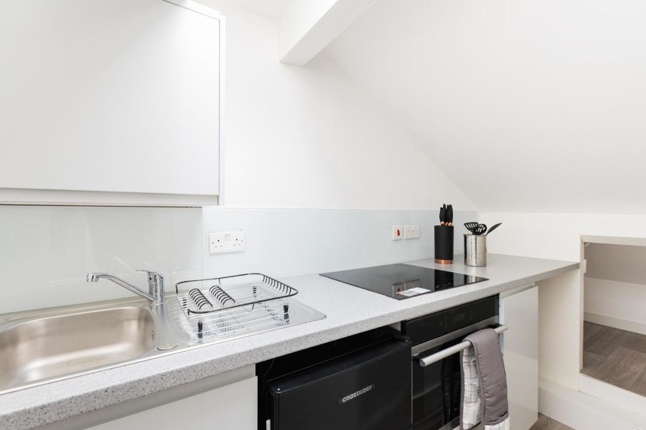Stylish Near Kensal