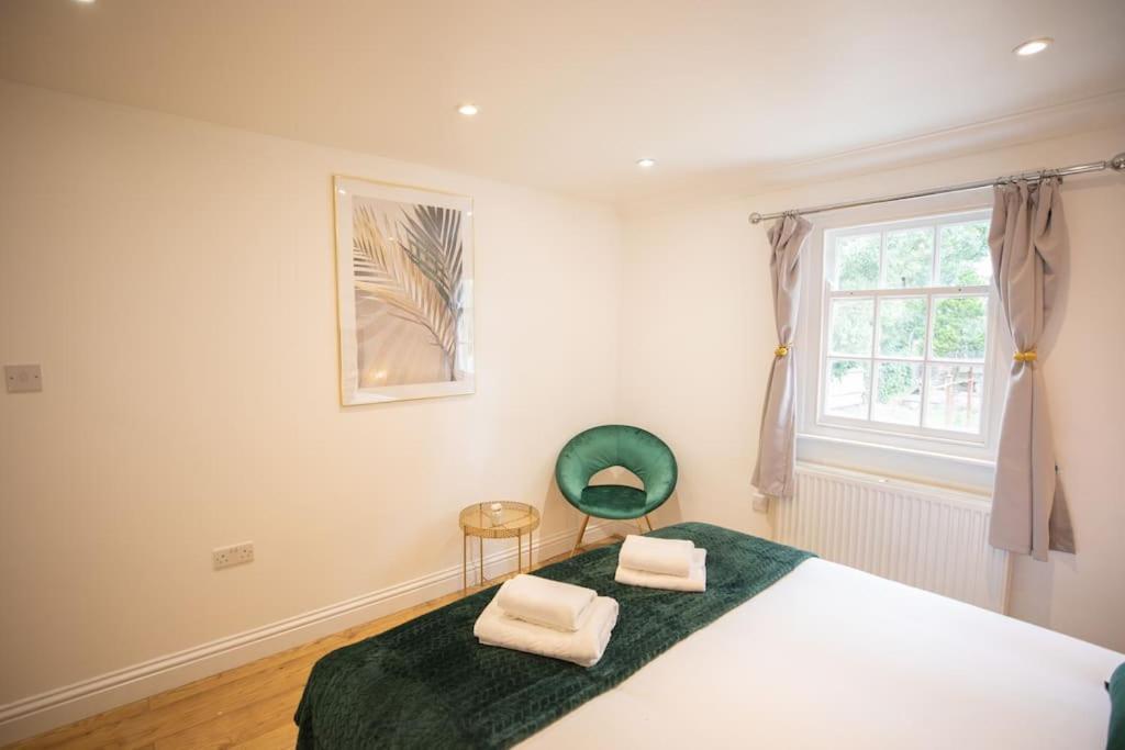 Perfect Location 4bed 2 Bath Spacious *