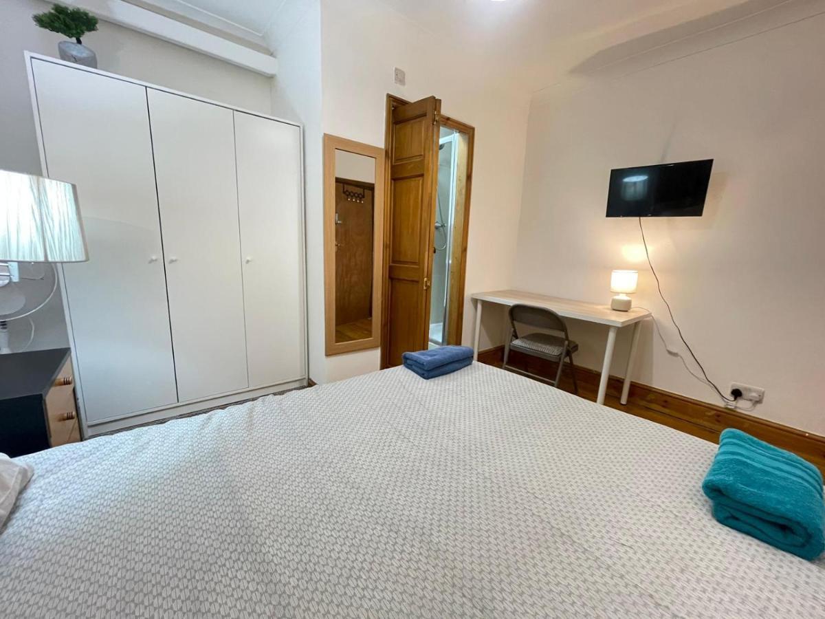 Habitación en casa particular Lovely With En-suite In Stratford Londres