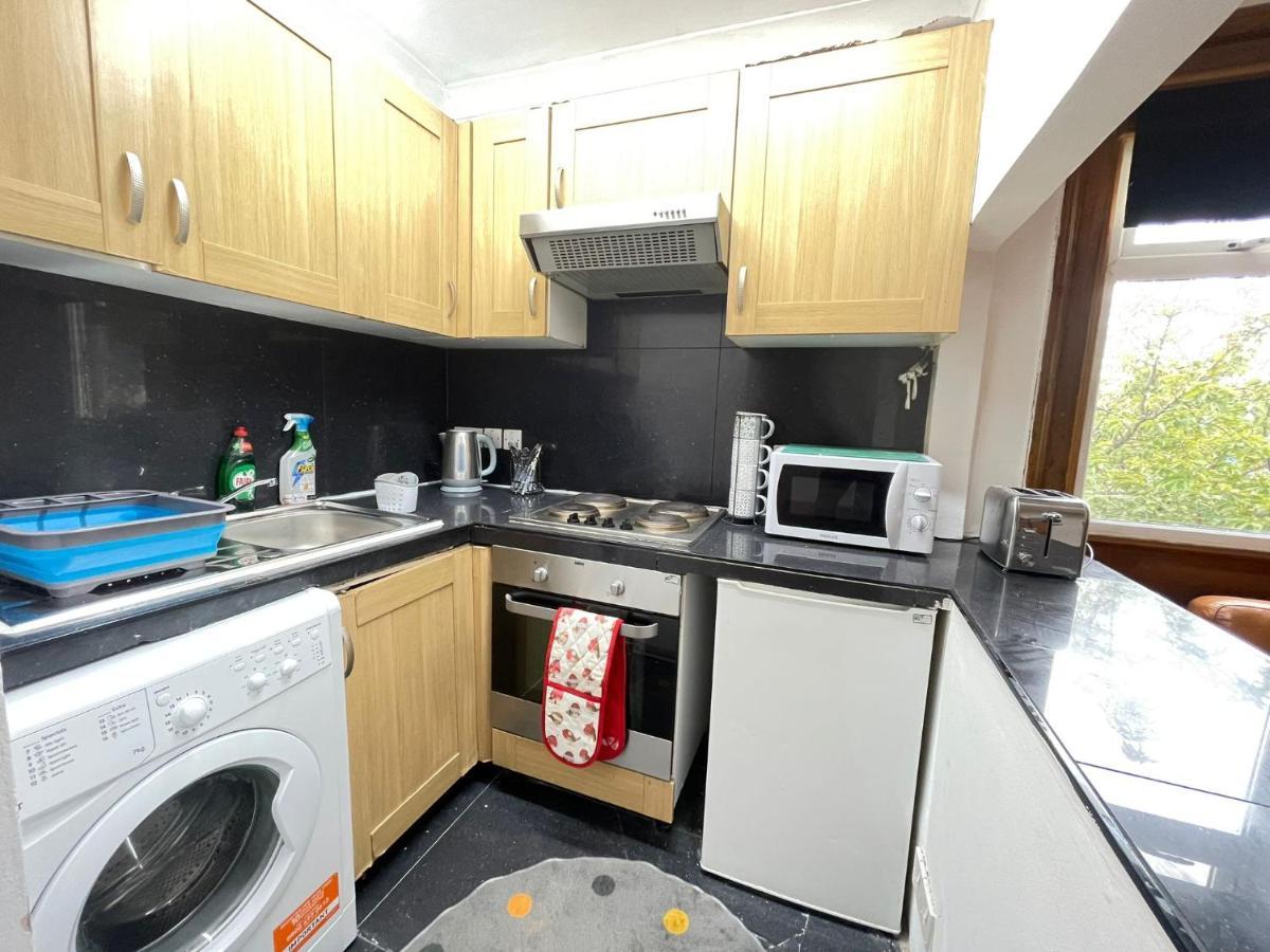 Habitación en casa particular Lovely With En-suite In Stratford Londres