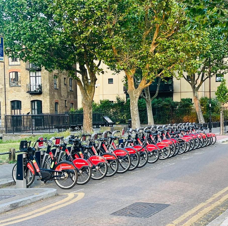 Riverside Premium Double E14 Guest house London
