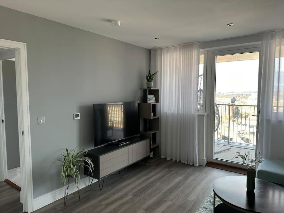 Stunning One-bedroom Apartment- Next To Tube Station- Sleeps 3 Londres