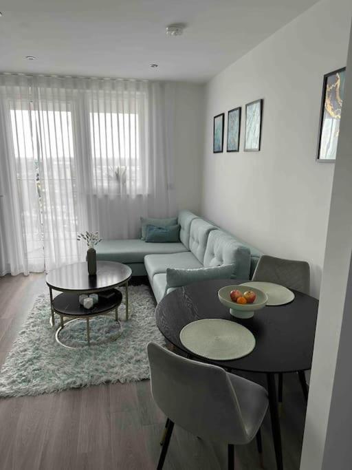 Stunning One-bedroom Apartment- Next To Tube Station- Sleeps 3 Apartamento