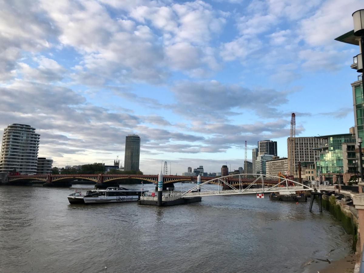 Cosy Private With Private Bathroom In A River View Flat Londres
