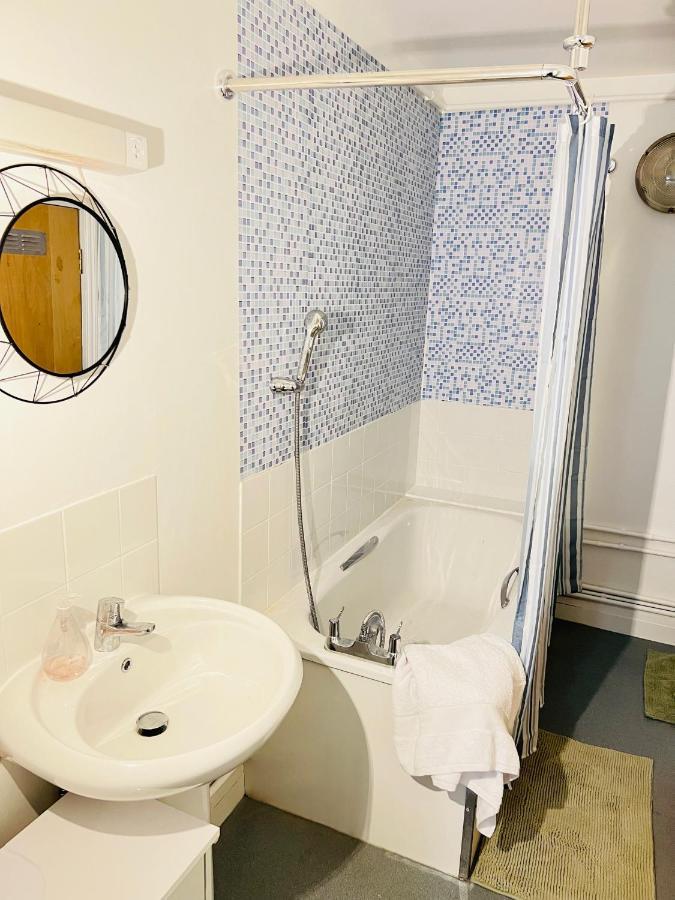 Centrally Located Modern Flat * Londen