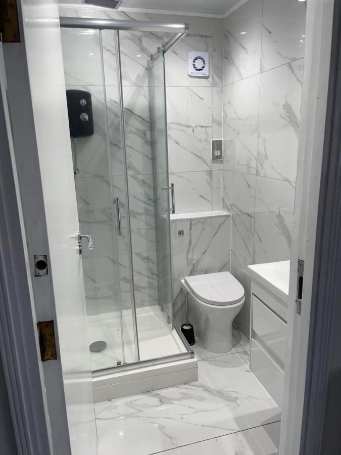 Newly Renovated In Acton * London