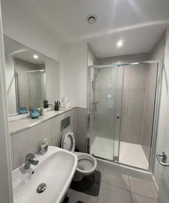 Cozy Studio In Dp118 London