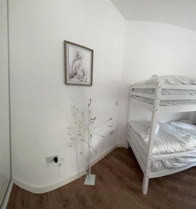 Cozy Studio In Dp118 Apartment London