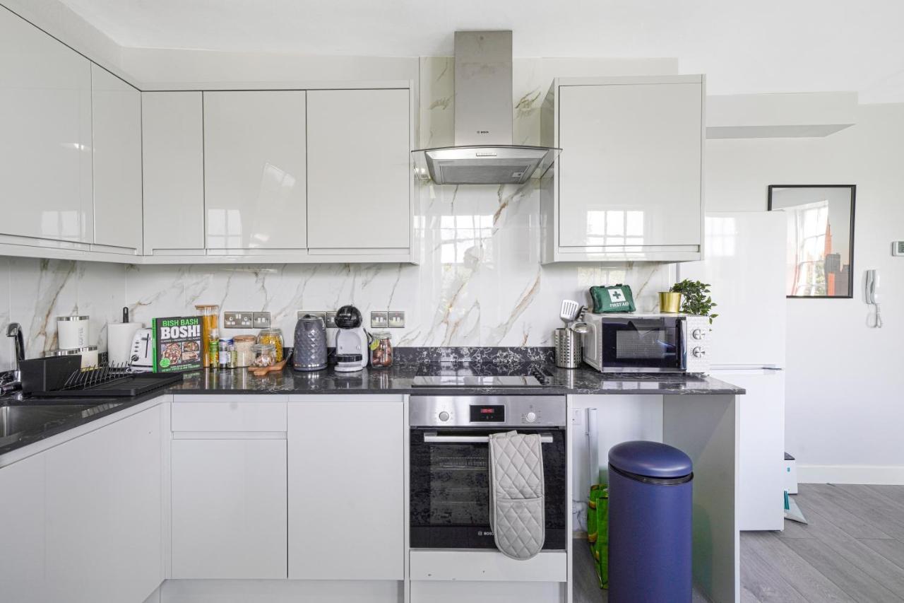 Livestay - Chiswick With Free Parking *